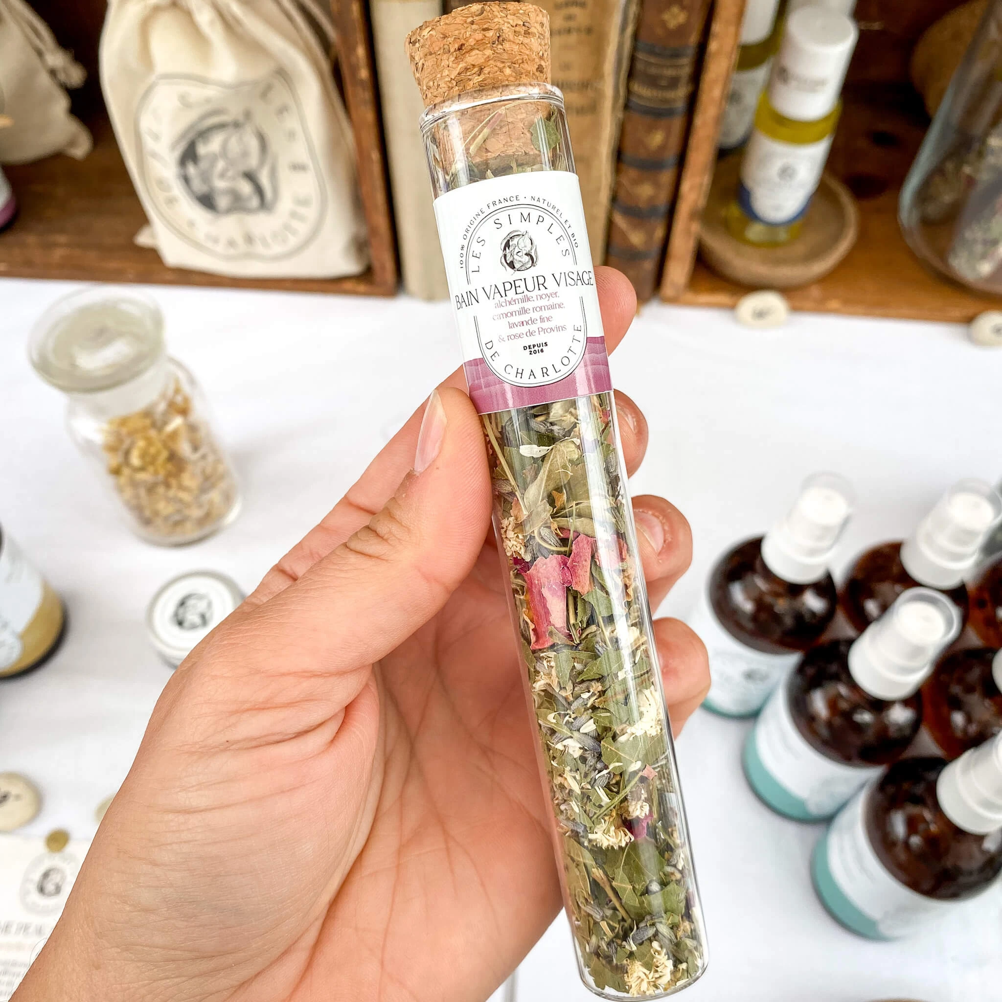 Bain vapeur pour le visage aux plantes médicinales françaises et bio des Simples de Charlotte