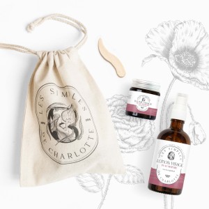 Pochon cadeau rituel peau mature à la rose et au coquelicot avec baume et lotion des Simples de Charlotte