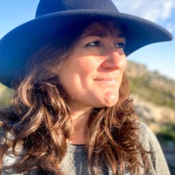 Charlotte, artisane herbaliste et fondatrice des Simples de Charlotte